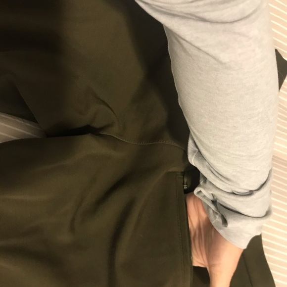 lululemon & go trek pant *size 4 Olive Green - Picture 3 of 8